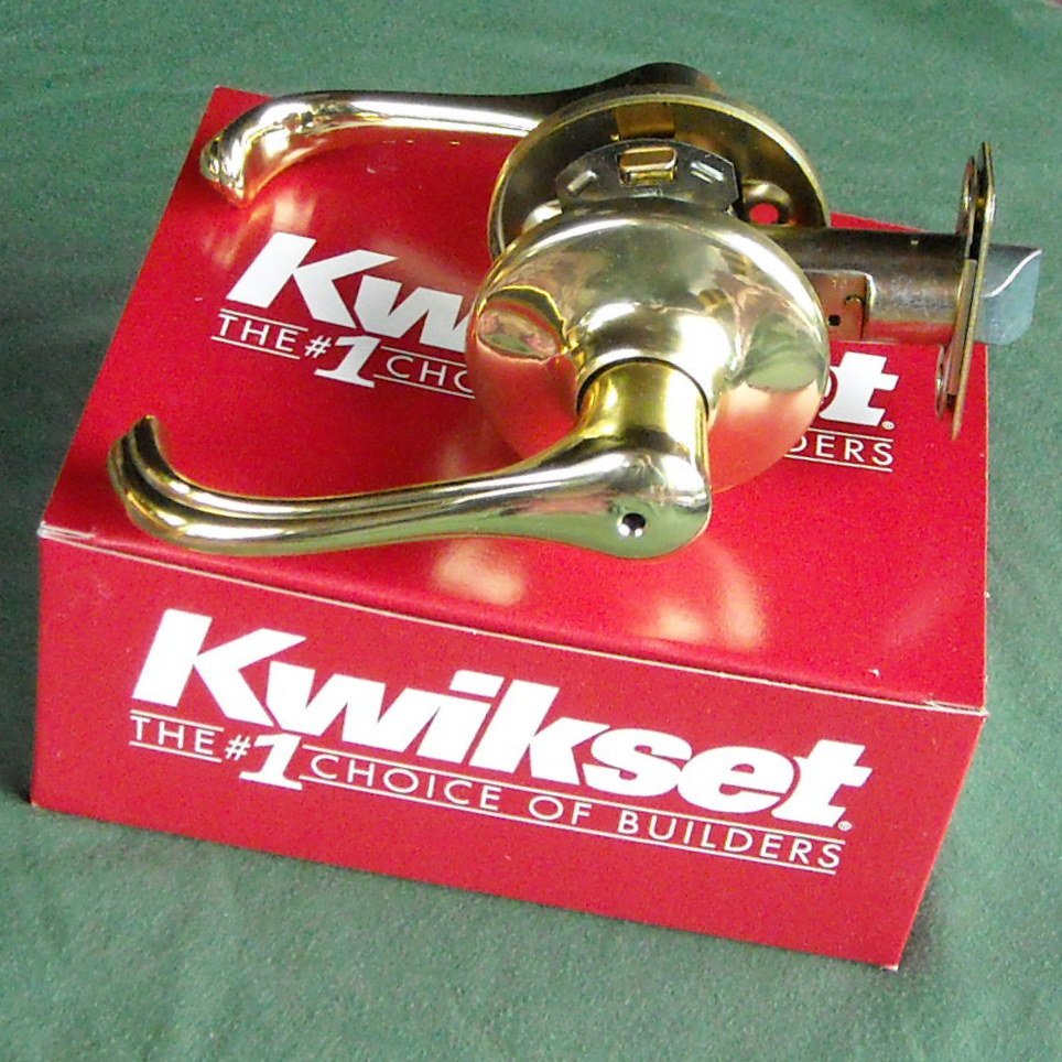 Kwikset Polished Brass Lever Lockset Privacy Bedroom Bath