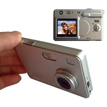 ULTRA SLIM DIGITAL CAMERA 4X ZOOM 5.6 MP+ 256MB SD CARD