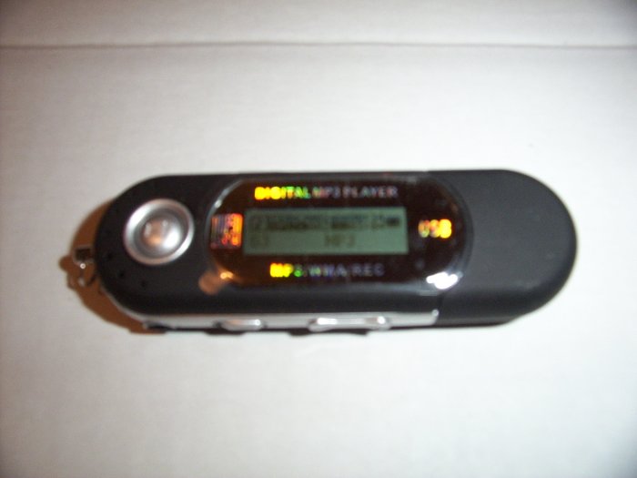 MP3 1GB PLAYER / VOICE RECORDER /FM TUNER