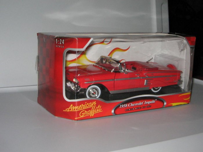 Motormax 1:24 Die Cast Red 1958 Chevrolet Impala