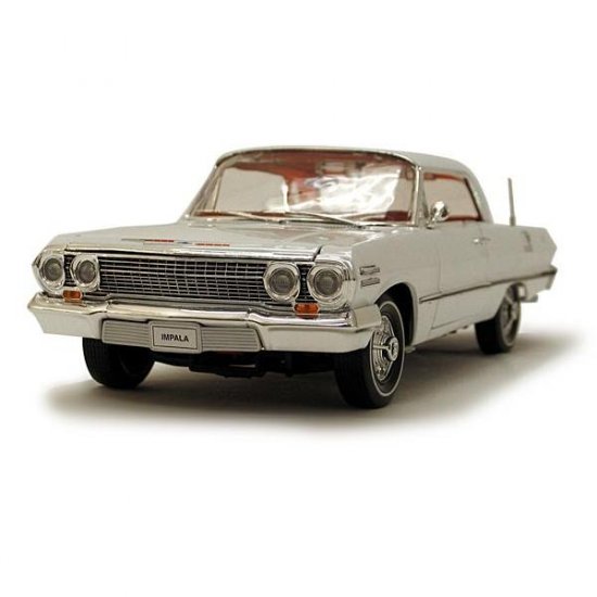 Welly 1963 Chevrolet Impala Hard Top - White - 1:18
