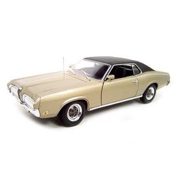 Welly 1970 Mercury Cougar XR7 Gold 1:18 Diecast Model