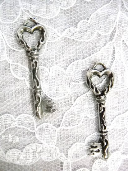 3D HEART TOPPER FLAME KEYS / FIRE KEY BURNING LOVE PEWTER PENDANT EARRINGS SKELETON KEY