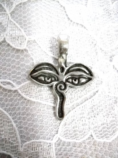 NEW NEPAL BUDDHA HIEROGLYPH WATCHFUL EYES / FACE PEWTER PENDANT NECKLACE
