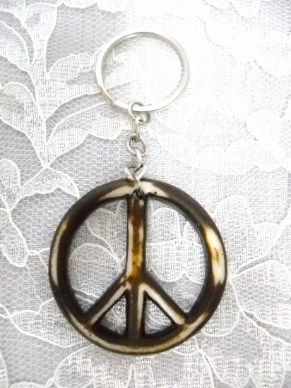WORN LOOK BROWN / NATURAL COLOR RESIN PEACE SIGN KEY RING / KEYCHAIN