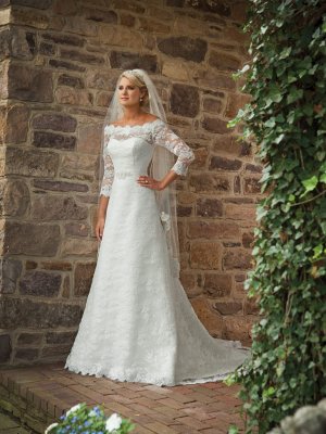 Gorgeous Long Sleeve A-line Lace Wedding Dress MC0080