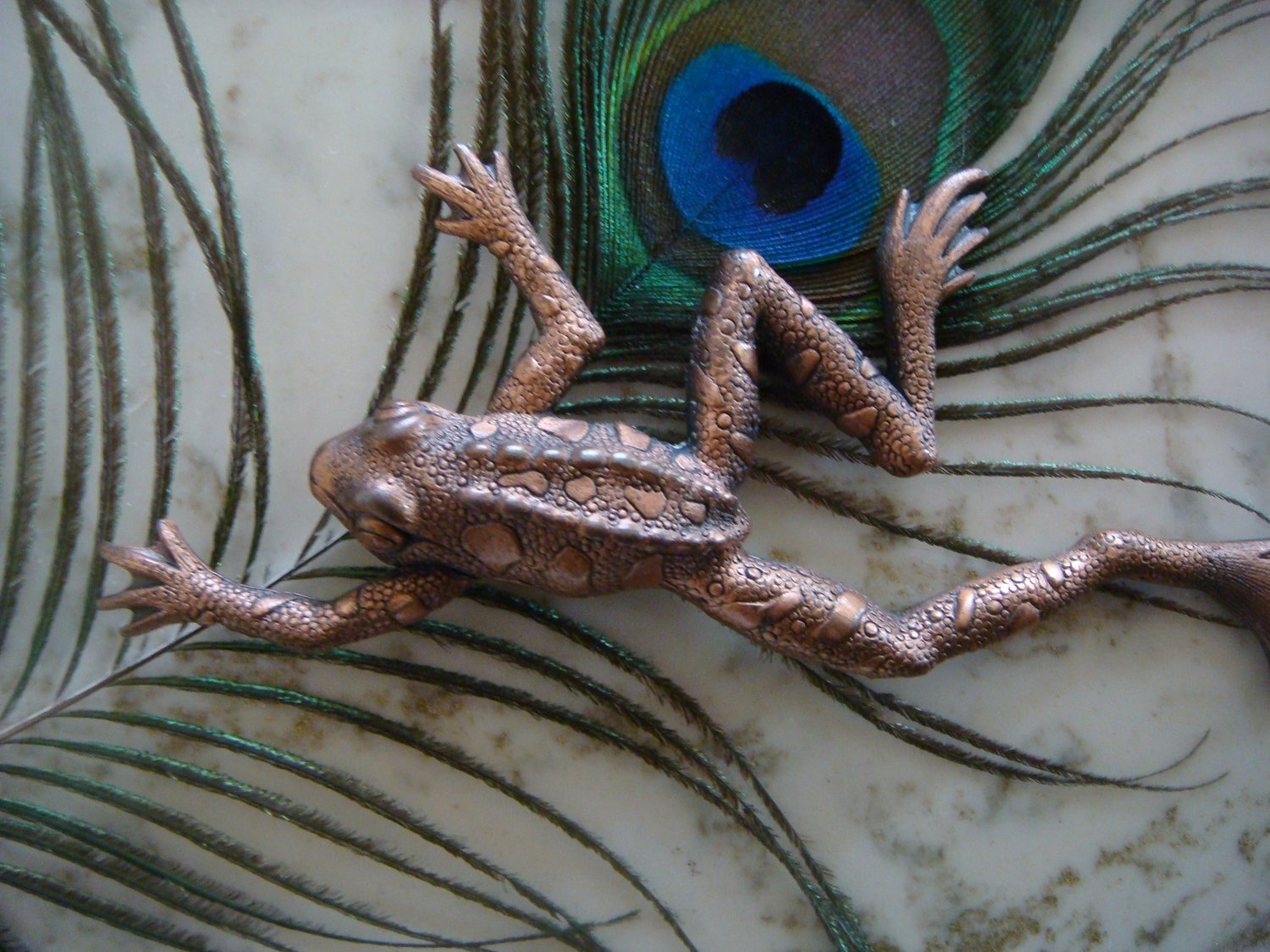 Vintage Copper tone Tree Frog Pin / Brooch Signed JJ