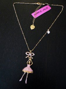 NWT Betsey Johnson Moving Ballerina Pearl Bow Necklace