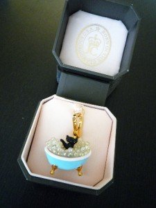 NIB Juicy Couture Scottie Dog Bubble Bath Golden Charm