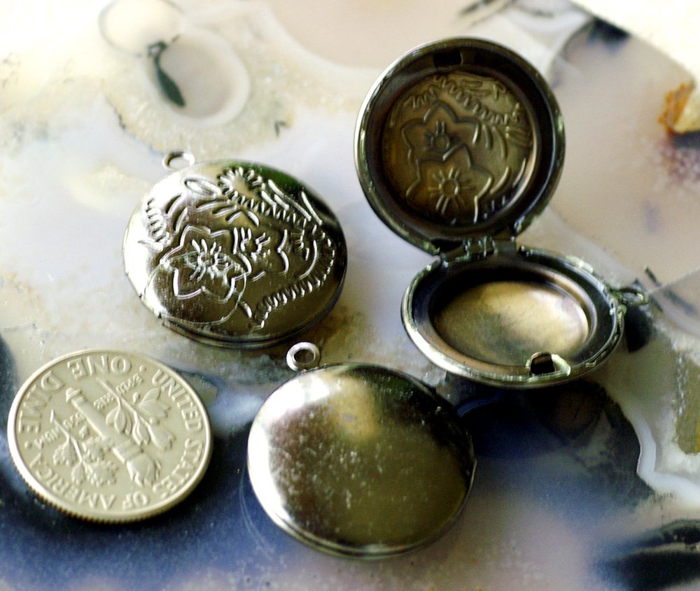 20pcs Gunmetal Black Plated Brass Filigree Round Locket Charms Pendant b29c