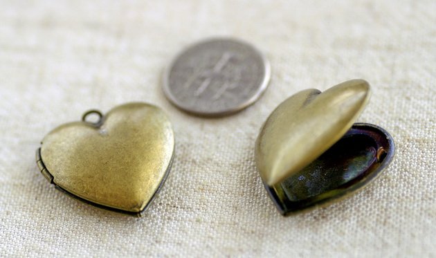 4pcs Antique Bronze Plated Brass Filigree Heart Lockets Charm Pendant b57b