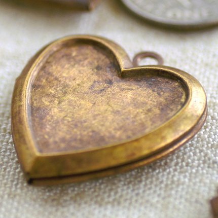 4pcs Vintage Style Oxidized Solid Brass Heart Locket Pendant b67