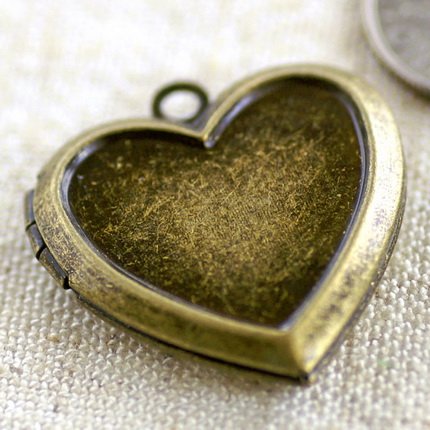 4pcs Antique Bronze Plated Brass Heart Charms Locket Pendant b67b