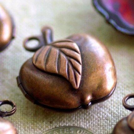 2pcs Antique Copper Plated Brass Apple Charms Lockets Filigree b77d