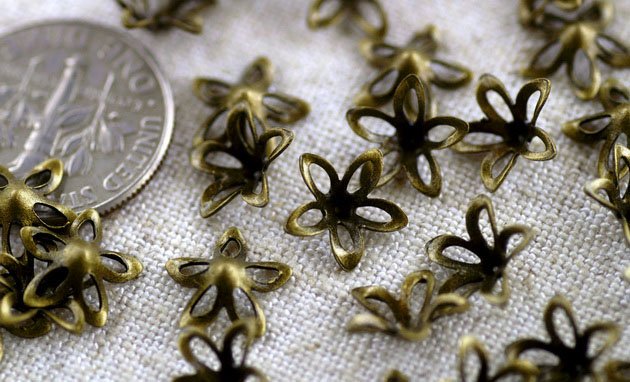 100pcs Antique Bronze Plated Brass Filigree Stamping Flowers Shaped 9mm bf31b