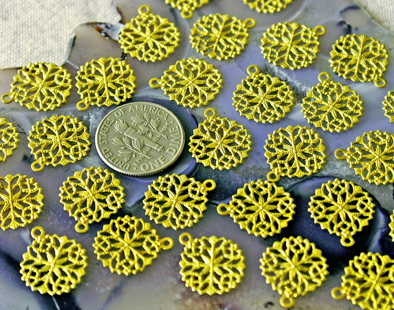 200pcs Solid Brass Filigree Stamping Charms Ornate Round bp35