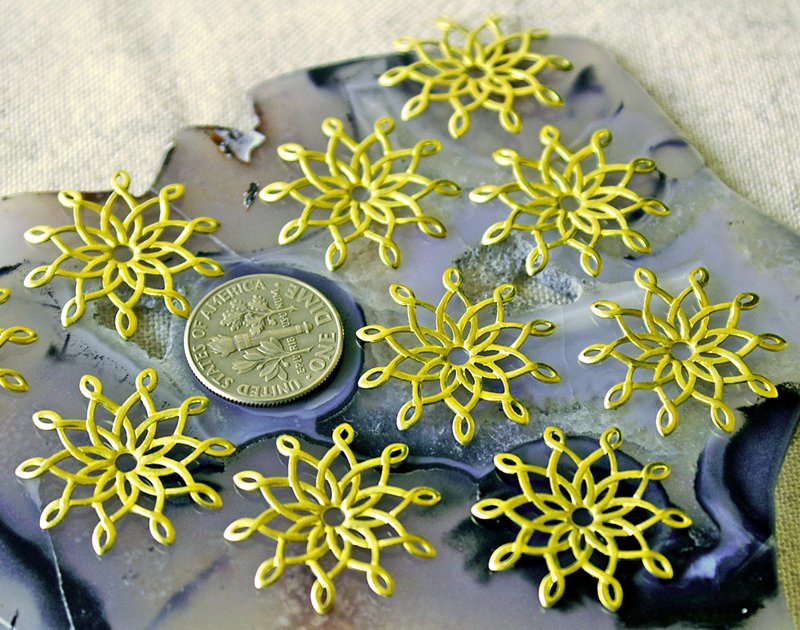 Solid Brass Filigree Flower Shaped Wraps Finding 23.5mm bp36 (12pcs)