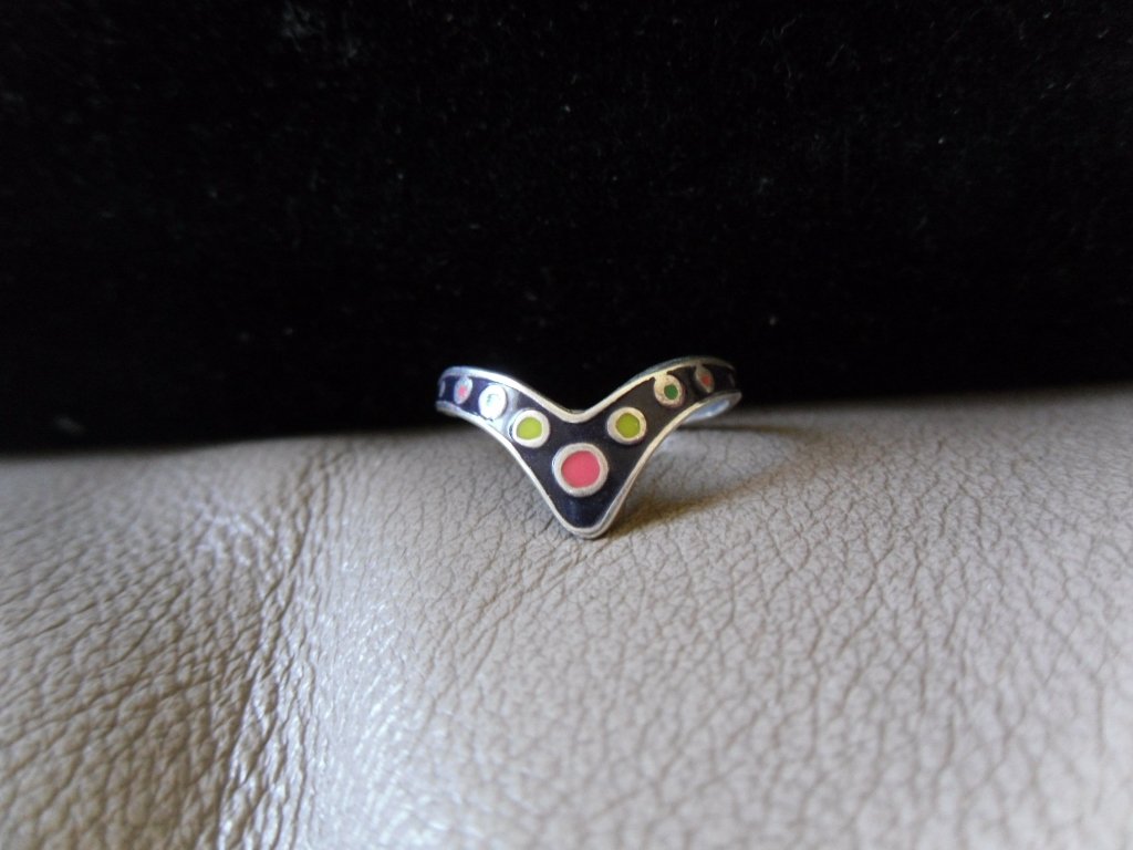 Vintage Silver V-shaped Multicolored Circles Ring (size 8)
