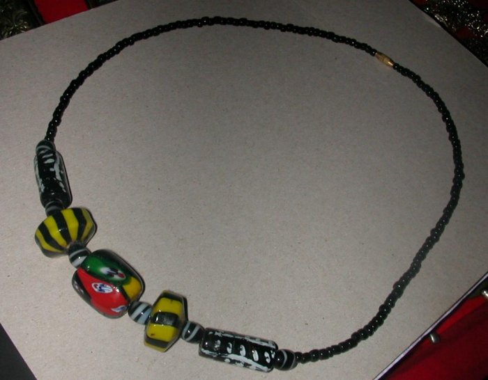 COLLIER 002