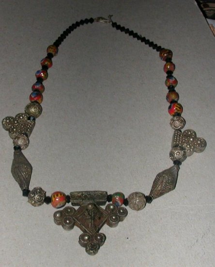 COLLIER 004