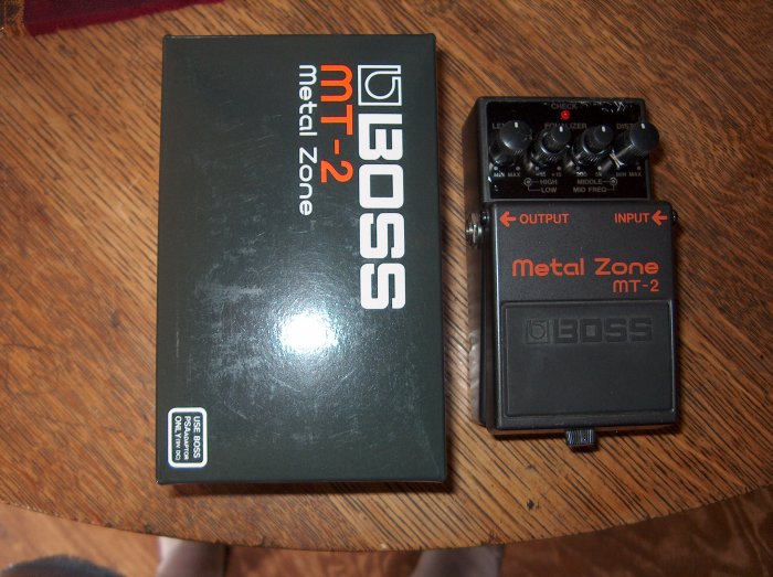 Boss MT-2 Metal Zone. Effect pedals.