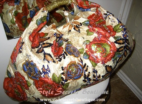 ABSOLUTE STUNNING CREAM BEADED FLORAL HANDBAG WITH GOLD HANDLES