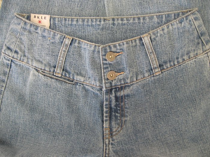 Buckle Brand Jeans Denims BKLE Capri Sz 26 BKE 61