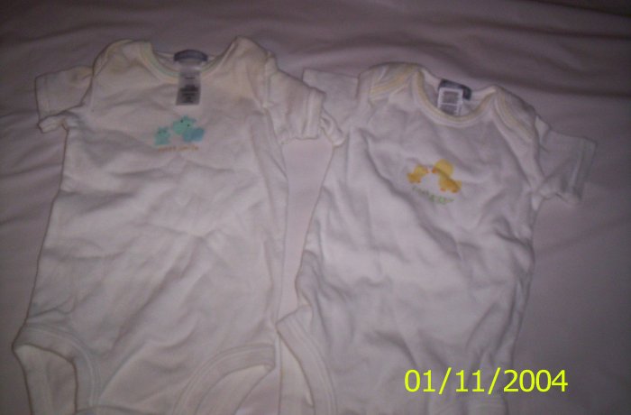 2 Carter's Newborn Onesies(White) Unisex Onesies 5-7lbs