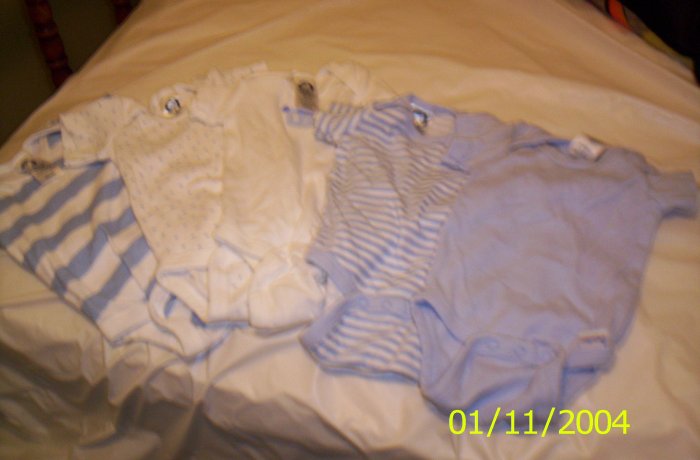 5 Gerber Onesies 0-3 months - 12lbs Blue