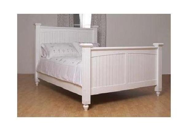 Cottage platform bed