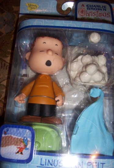 Peanuts Linus Christmas Figure NEW Snowball Blanket