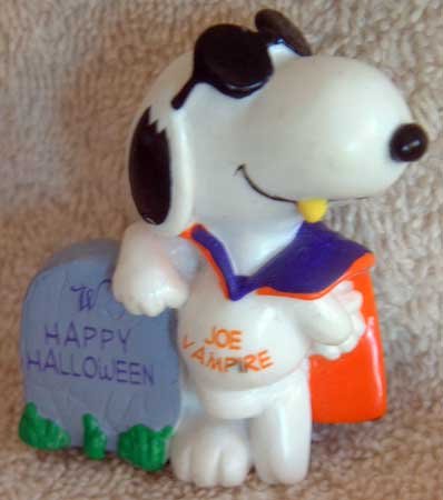 SNOOPY 'Joe Vampire' Halloween Holiday Ornament