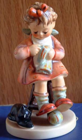 Mother's Helper :: M.I. Hummel #133 :: TMK-5