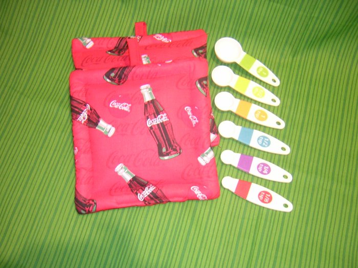 Coke cola themed potholders with measuring spoons