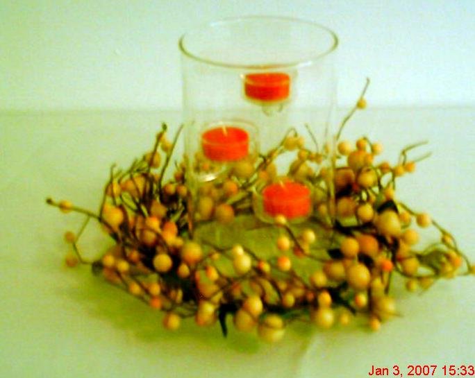 T-Lite Hurricane Ivory Berry Candle Holder