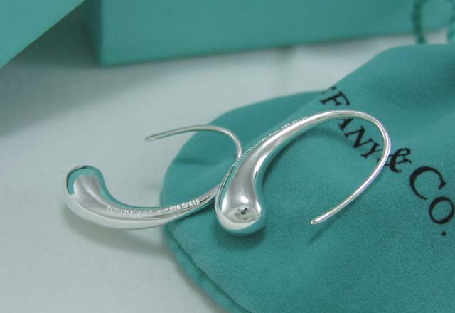 Tiffany & Co. Elsa Peretti Elongated Teardrop earrings for pierced ears