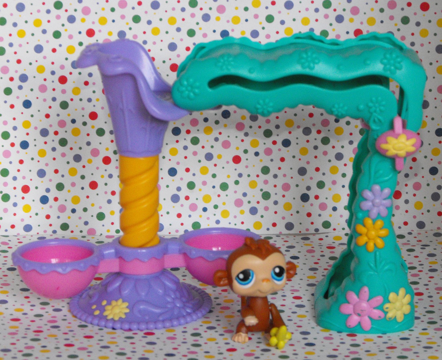Littlest Pet Shop Twirlaround Treehouse