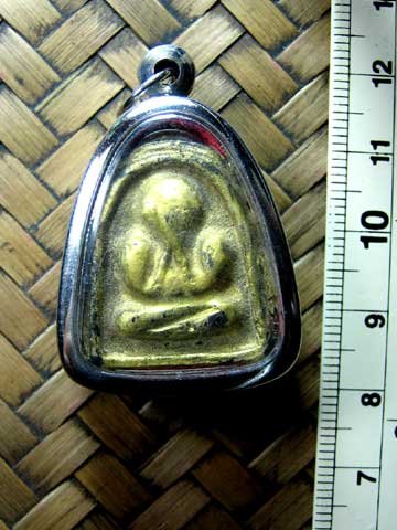 M152-GILD CLOSED EYE PHA-PIT-TAH BUDDHA AMULET LP SRI