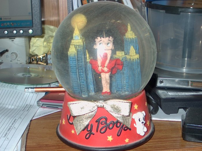 Betty Boop musical snow globe