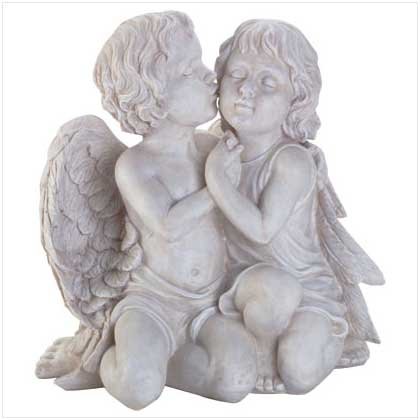 Alabastrite Kissing Cherubs