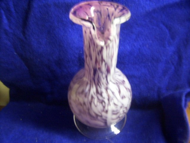 BEAUTIFUL ELEGANT GLASS PITCHER