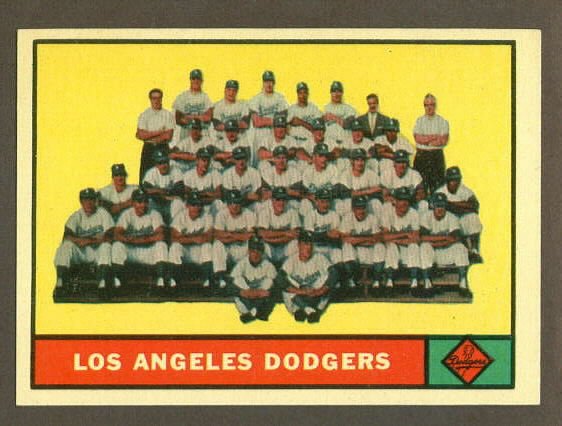1961 Topps baseball set # 86 Los Angeles Dodgers team card
