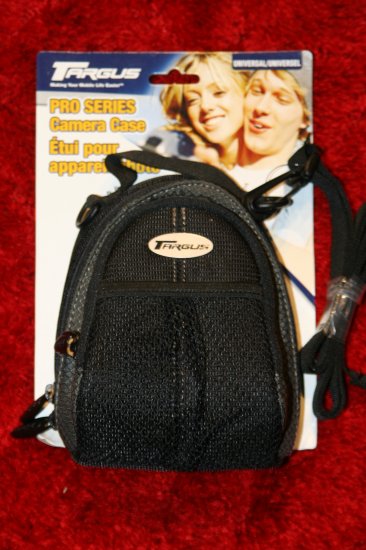 NEW TARGUS PRO SERIES DIGITAL CAMERA CASE DPMC03!!!!