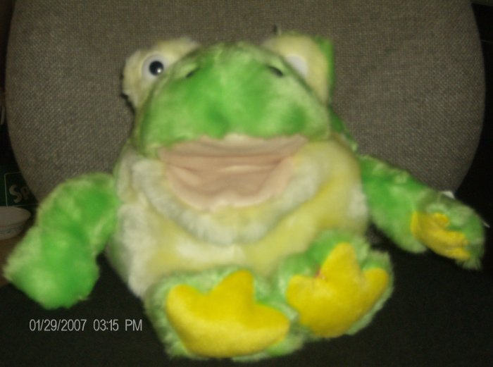 Singing plush Frog