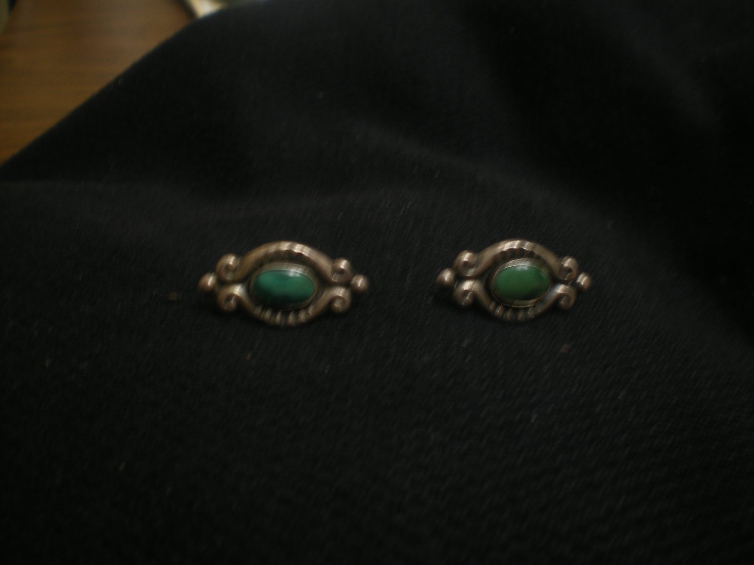 4.7 gram sterling silver ear ring set with oval turquoise stone