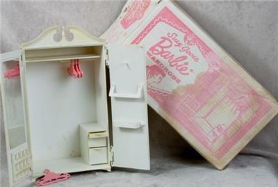 Suzy Goose Wardrobe in box