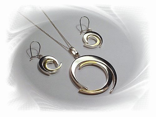 Artisian Handcrafted Designer Sterling Silver Circle Pendant and Earrings With Gold Deco