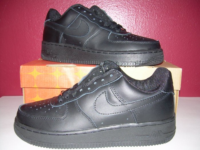 NIKE AIR FORCE ONE ALL BLACK LOW TOPS MENS SIZE 13