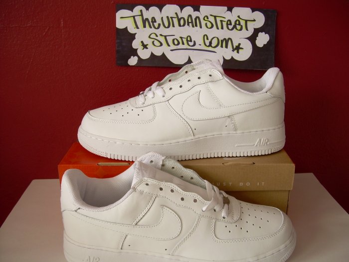 NIKE AIR FORCE ONE ALL WHITE LOW TOPS MENS SIZE 11