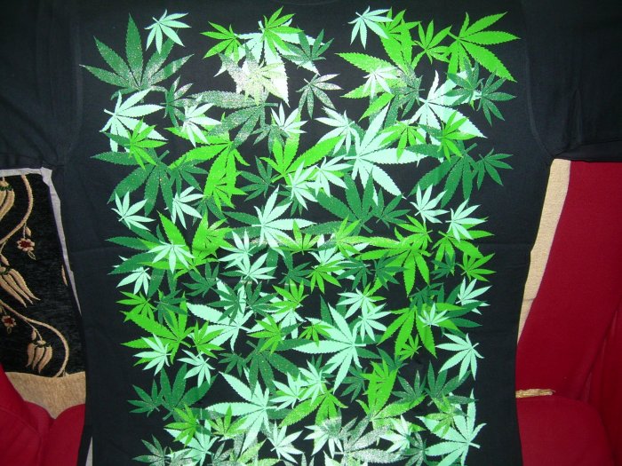 BRAND NEW GREEN WEED LEAF MARIGUANA BIG T SHIRT